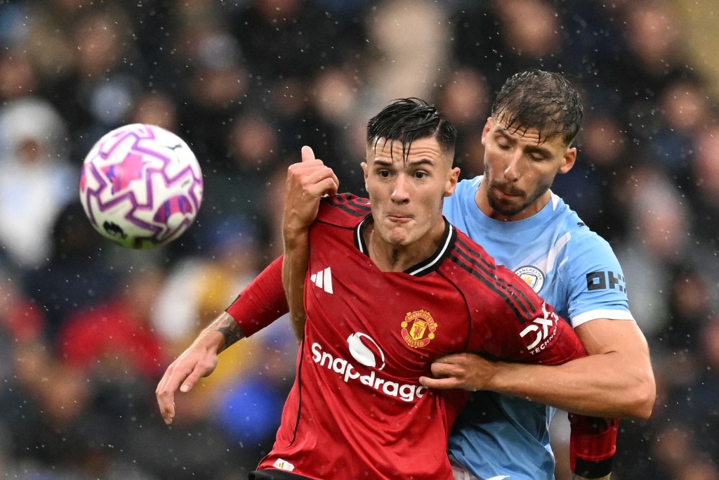 朗尼力撐些斯高 「護球比海倫優勝」。法新社