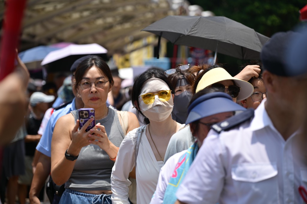 長洲人山人海。
