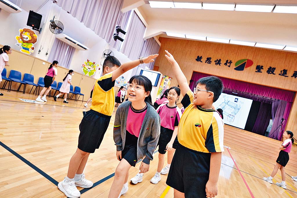 學生們均非常投入工作坊活動。 學生們均非常投入工作坊活動。
