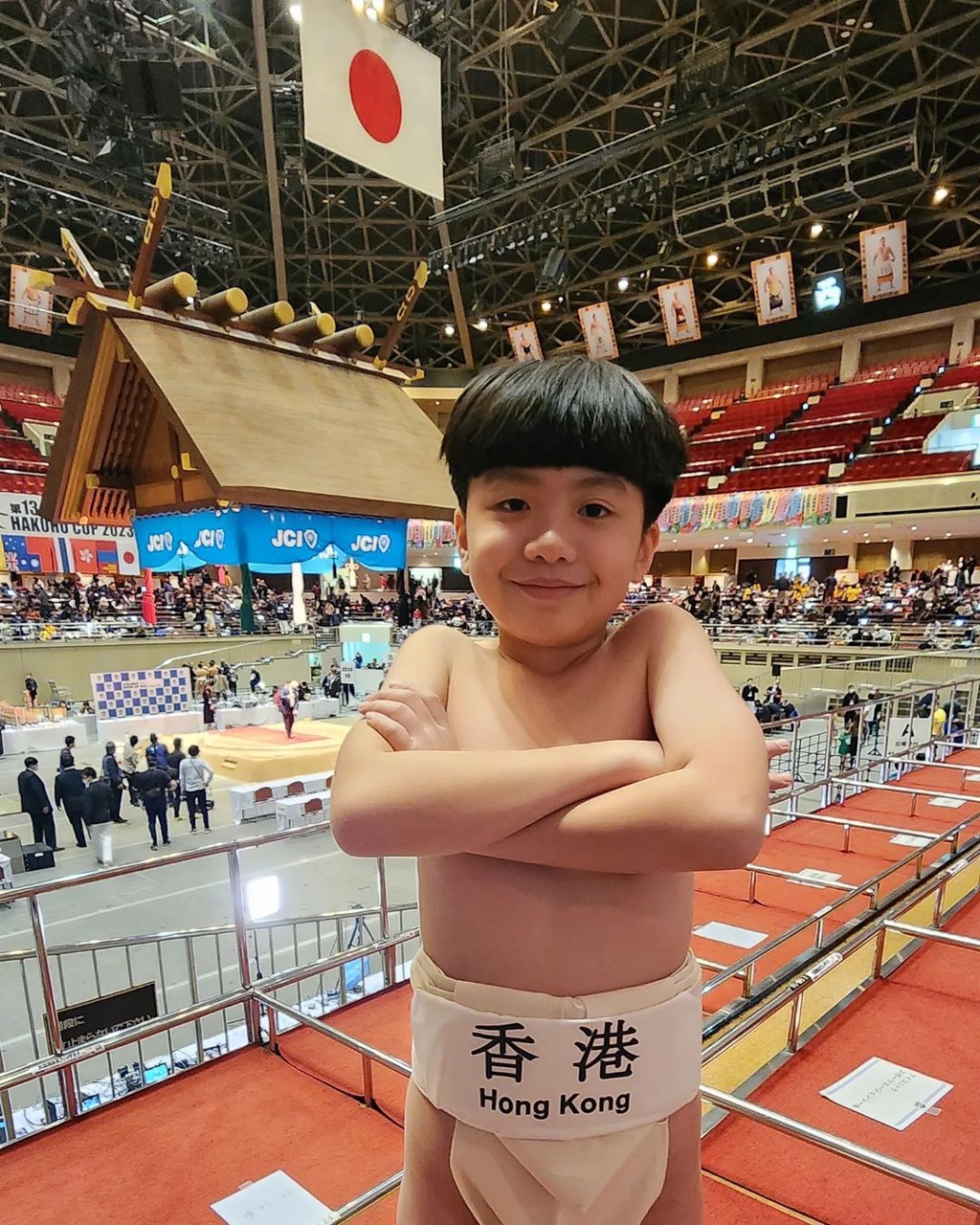 佬佬去了日本參加相撲比賽。