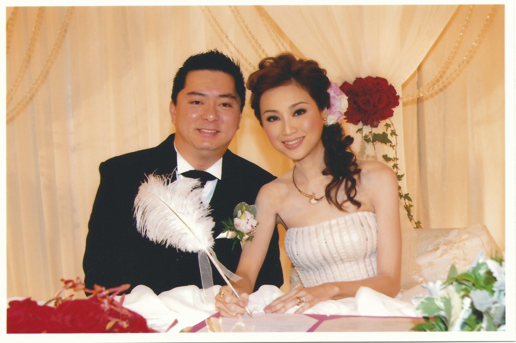 谭小环2007年与蔡强荣结婚。