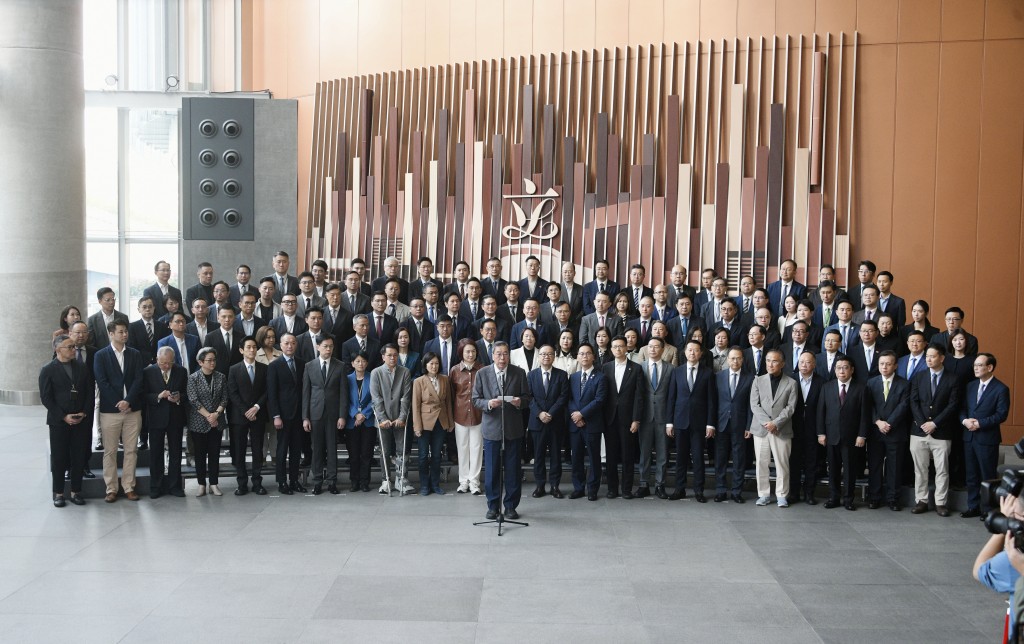 第七屆立法會議員與第八屆立法會候任議員會見傳媒。資料圖片