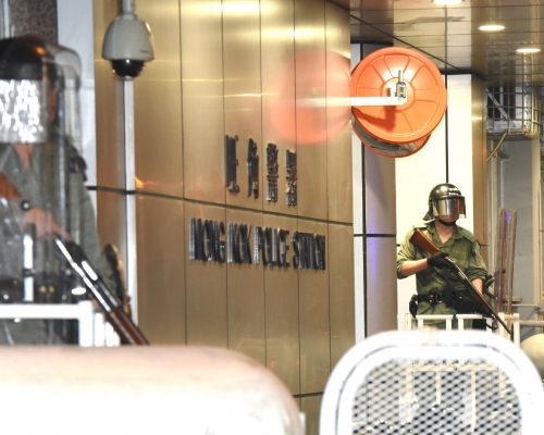 旺角警署發射7發布袋彈驅散示威者。資料圖片
