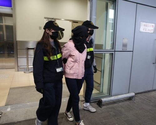 一名女子涉案被捕，現正保釋候查。
