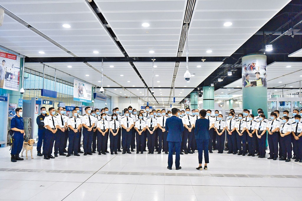 首階段通關明日實施,海關於落馬洲支綫口岸進行演練。