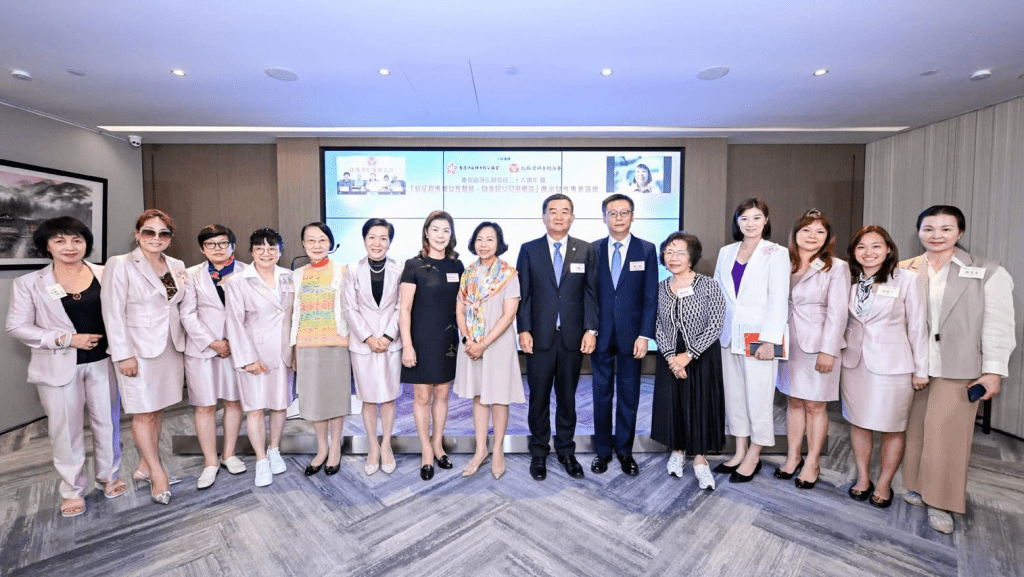 香港江蘇婦女聯合總會和江蘇省婦女聯合會共同主辦「新征程專業女性賦能,助推婦女兒童權益」傑出女性專業論壇,上周五(28日)在港圓滿舉行。