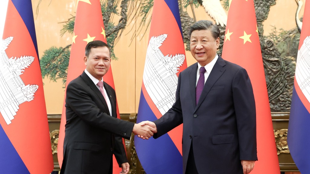 国家主席习近平在北京人民大会堂会见柬埔寨首相洪玛奈。 中新社