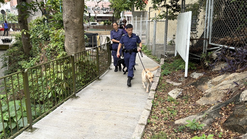 搜索犬亦到場。