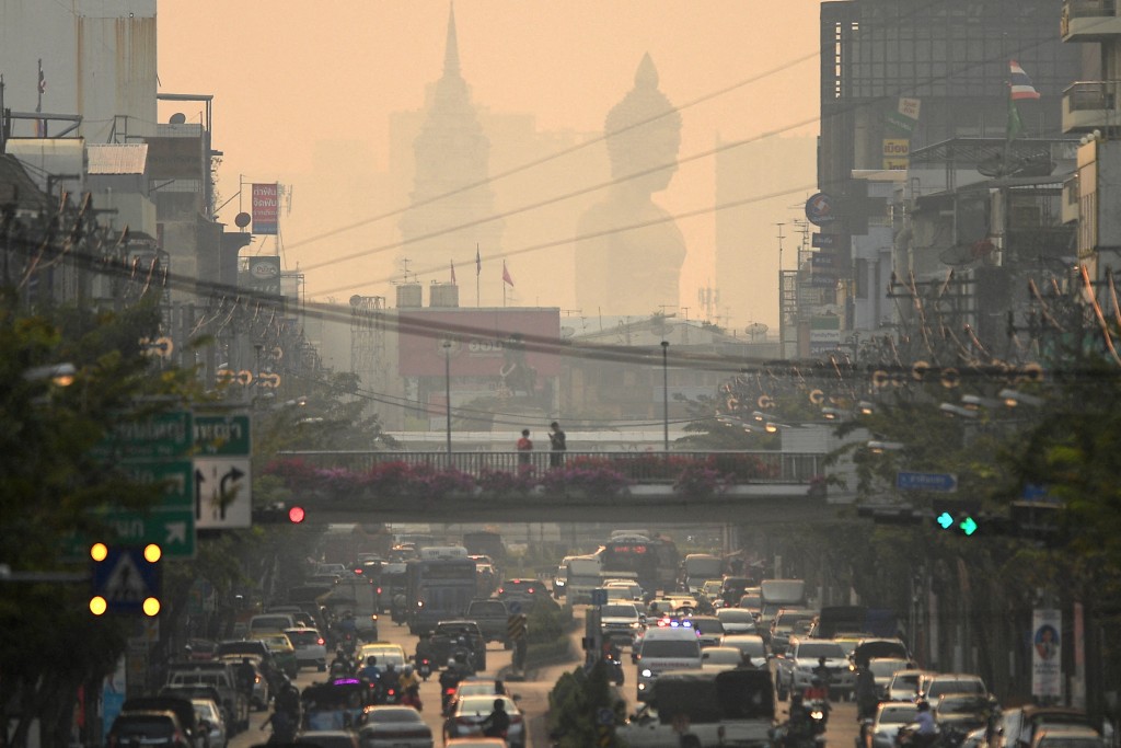 曼谷街頭空氣污染嚴重。路透社