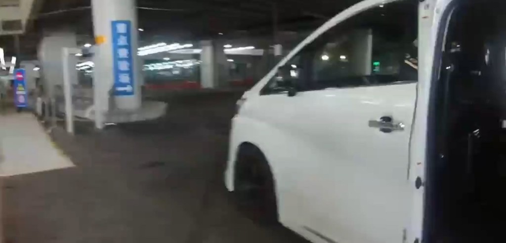 涉案中港七人車被截。海關發布 涉案中港七人車被截。海關發布