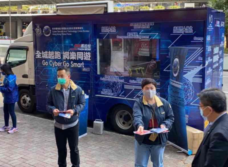 派出 「 流動熱播」宣傳車傳遞網絡安全及防罪訊息。圖:警方提供