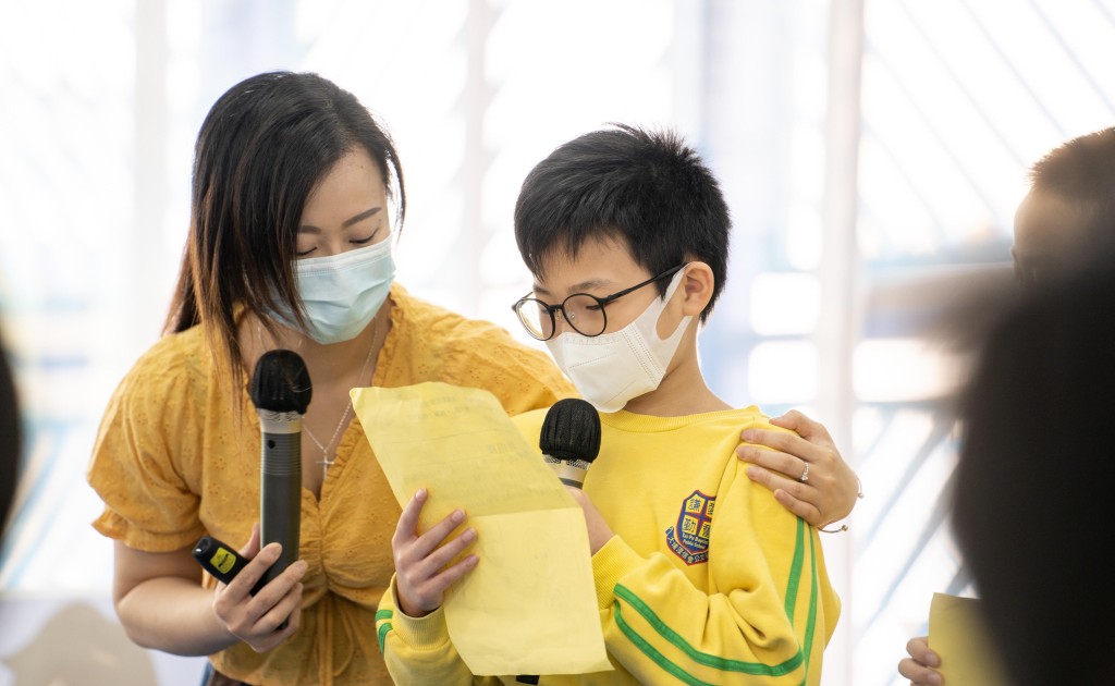 每個人心裏都渴望被肯定,包括孩子。Sharon建議家長易地而處,切忌向子女說一些否定性質的句子。 每個人心裏都渴望被肯定,包括孩子。Sharon建議家長易地而處,切忌向子女說一些否定性質的句子。