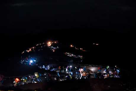 曾志成建議登山者根據個人狀況合理安排行程，以保證登山過程的安全性和順利性。資料圖片