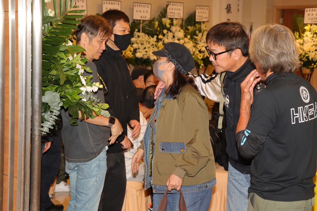 著名动作演员孟海早前出殡，元秋与钱小豪都有送故友一程。