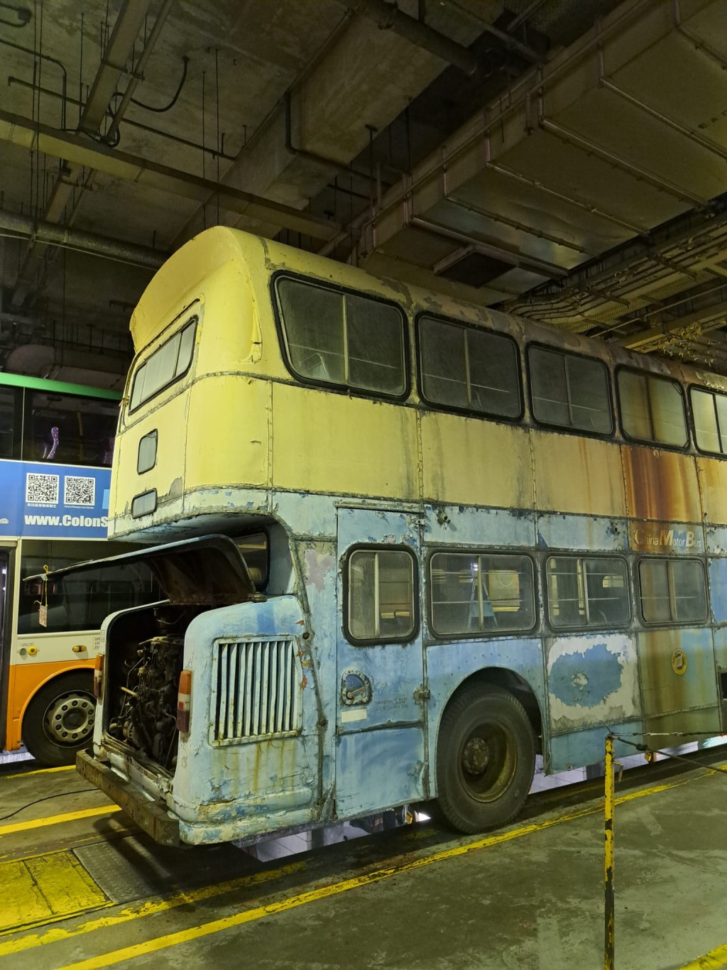 珍宝巴士是香港第一代后置引擎巴士，其车尾呈凹型设计。城巴提供照片