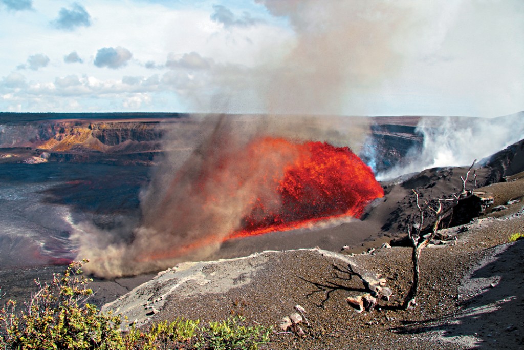 夏威夷幾勞亞火山近日再度噴發。