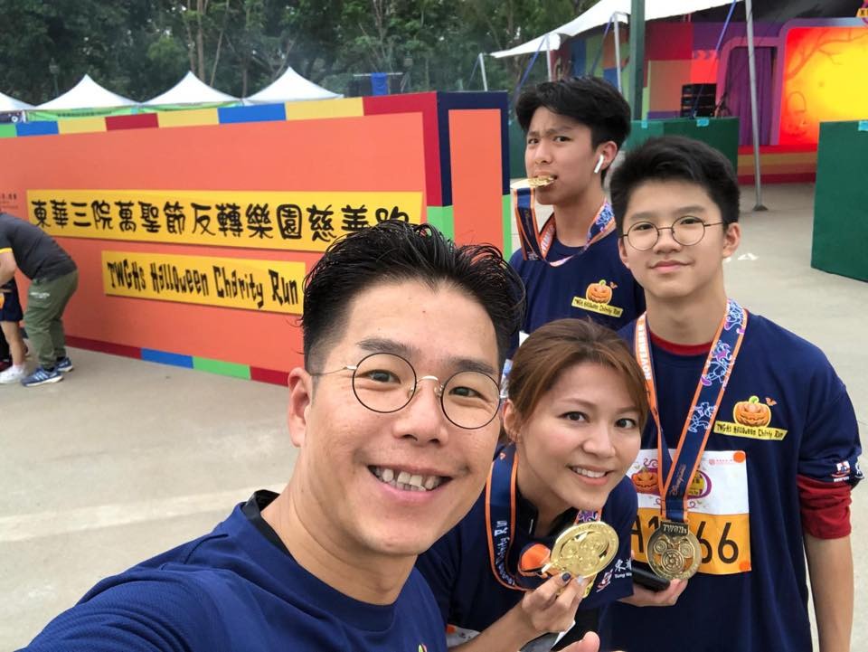 阿Lo經常在網上放閃，大晒一家四口幸福照。