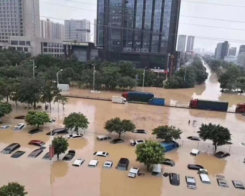 广州多处出现水浸。