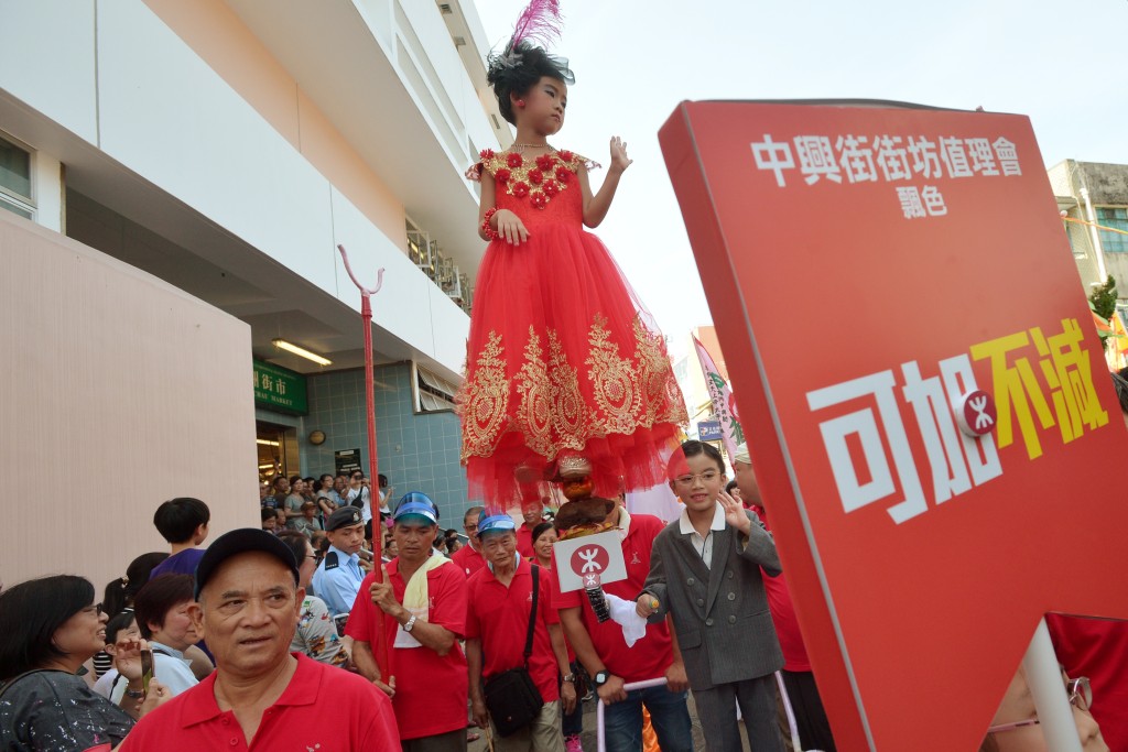 飄色打扮成新聞和政治人物等,諷刺時弊。資料圖片 飄色打扮成新聞和政治人物等,諷刺時弊。資料圖片