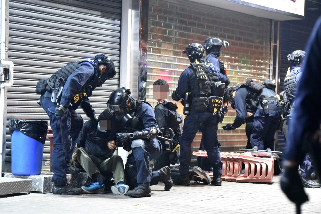 721元朗事件距今8個月,有網民響應號召參與「毋忘721恐襲 · 8個月」行動,警方派員驅散,拘捕多人。 資料圖片