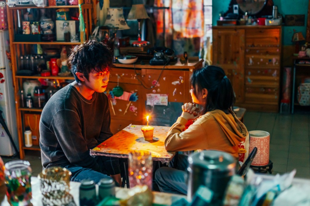 梅靜妍表示有時柯震東發音唔正,會同佢講返點讀。 梅靜妍表示有時柯震東發音唔正,會同佢講返點讀。