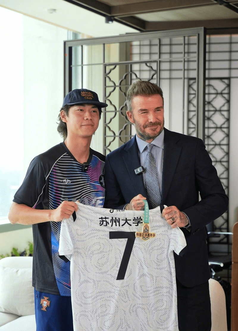 碧咸與蘇州球員互動。蘇報融媒 碧咸與蘇州球員互動。蘇報融媒