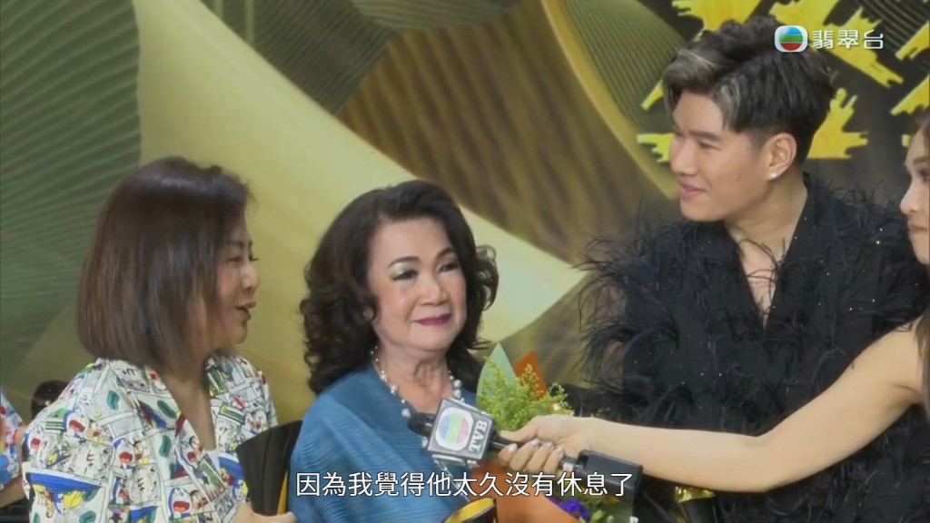 張與辰的媽媽及家姐(左)也有受訪。 張與辰的媽媽及家姐(左)也有受訪。