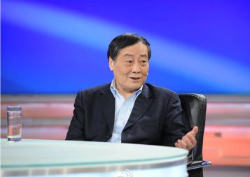 宗庆后白手兴家，直至43岁才开始创业，但曾在2010年及2012年登上胡润全球百富榜的中国「首富」之位。