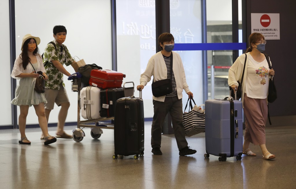 台灣對入境旅客實施入境「0+7」。AP圖片