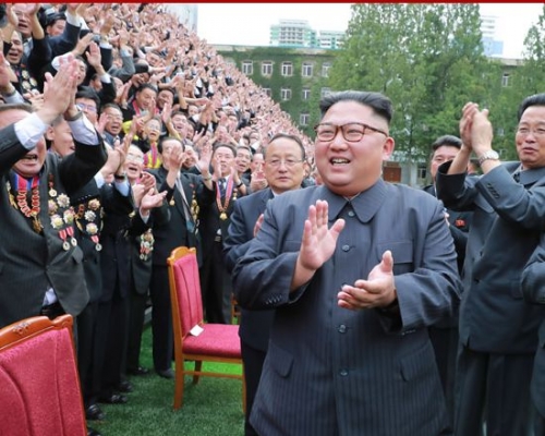 金正恩到訪金策工業綜合大學。朝中社