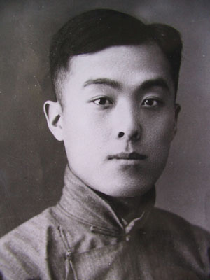 季羡林（1911年8月6日—2009年7月11日），字希逋，又字齐奘，男，山东清平人，中国语言学家、文学翻译家，梵语、巴利语、吐火罗语的专家。北京大学、北平辅仁大学教授。（维基百科资料）