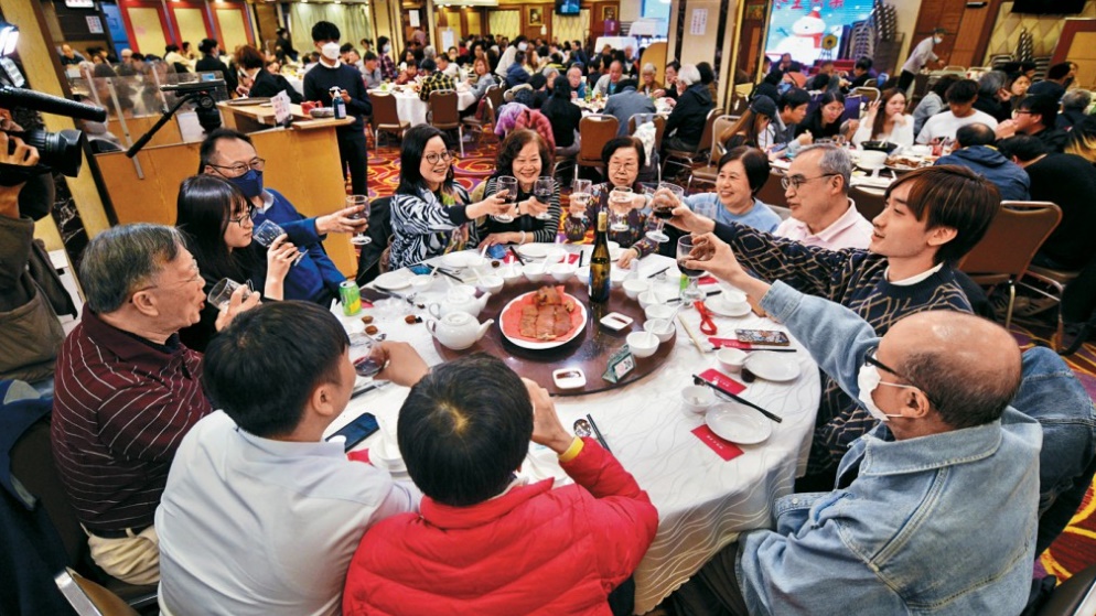 農曆新年︱團年飯訂枱料升5% 內地客補位撐起餐飲業
