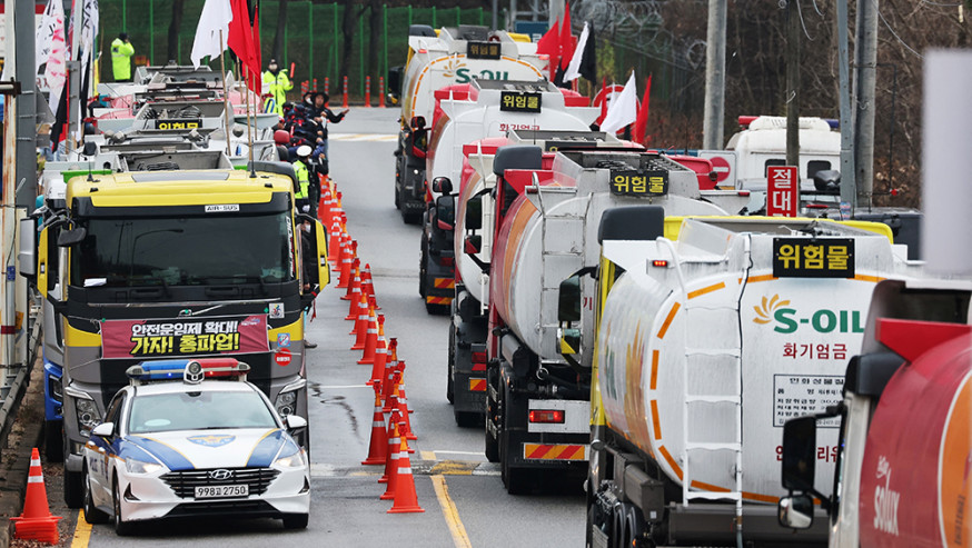 韩国政府货运工会首次谈判破裂。路透