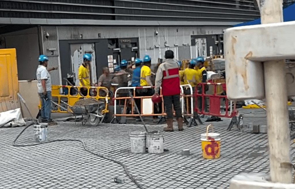 地盤大混戰，兩幫人馬大打出手。fb：香港人