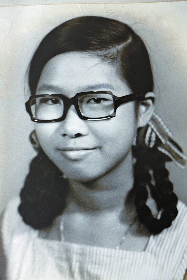 少女時代的周嘉歡曾兩度離家出走，反抗父母要她輟學打工。