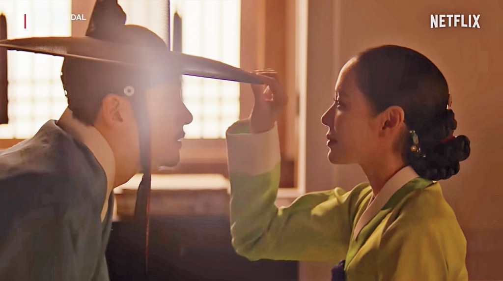 《醜聞》的預告片段中，有孫藝珍色誘池昌旭的戲份。