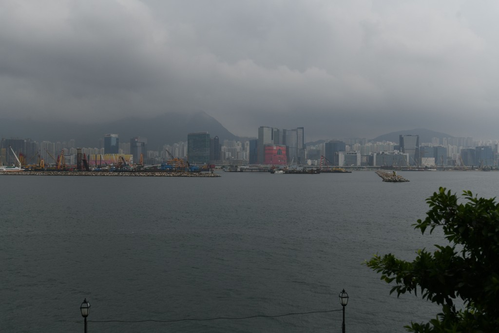 放盤坐擁優美維港景致,視野無阻。