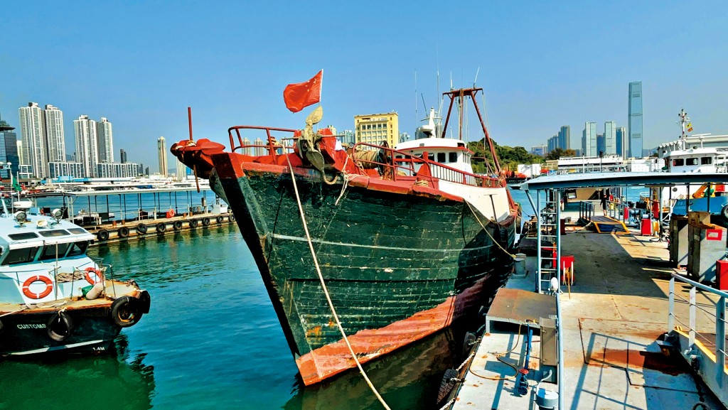 在油價飆升浪潮下，漁民生計大受打擊。