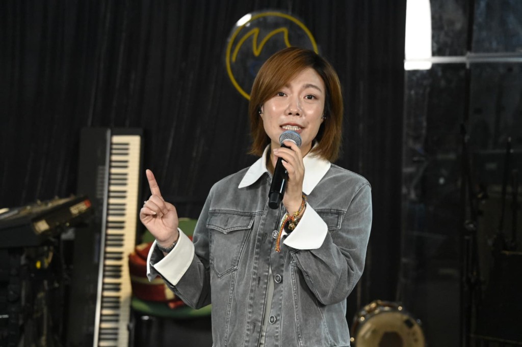 龍婷為下周一（18日）舉行的三場演唱會綵排。