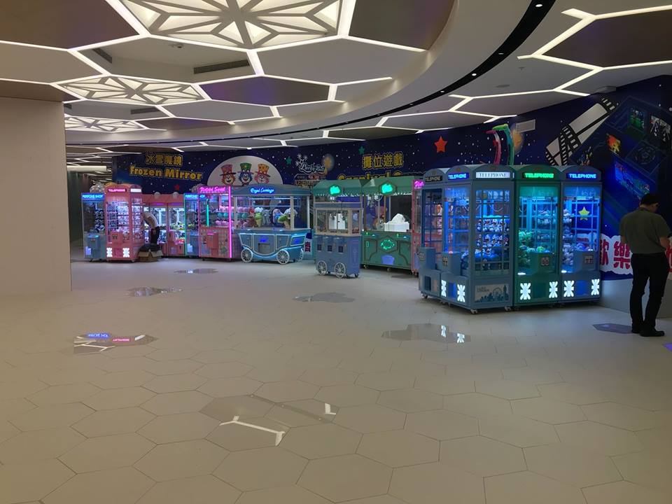門口禮品機8月8日投入服務。歡樂天地fb圖片