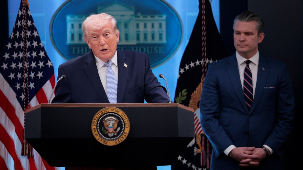 特朗普：若周二晚不达成协议 四小时内可摧毁所有桥梁和发电厂。路透社