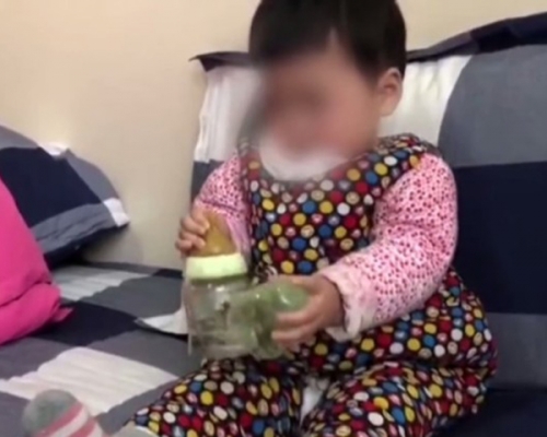 院方經檢查發現女嬰患有先天性心臟病，多名好心護士輪流照顧她。 網圖