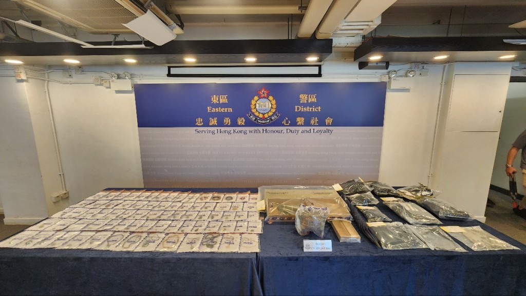 警方展示涉案證物。黃文威攝 警方展示涉案證物。黃文威攝