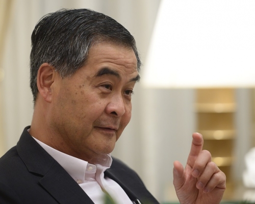 梁振英再發帖駁斥FCC前委員,反問對方「是否支持推翻中國政府」。資料圖片