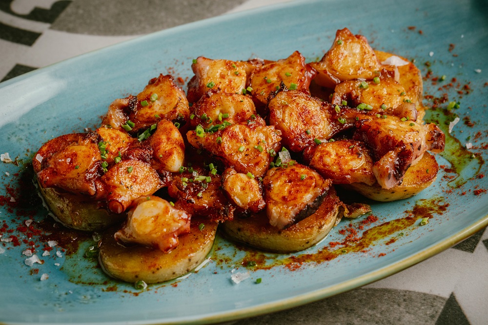巴斯克風味烤八爪 $158/A，以傳統地中海方法燒烤的八爪魚啖啖肉又嫩口，凸顯食材原味。