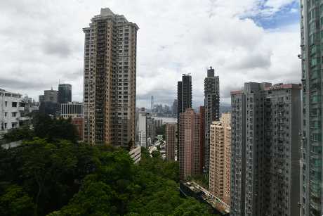 放盤單位外望銅鑼灣市景，及少許維港海景。