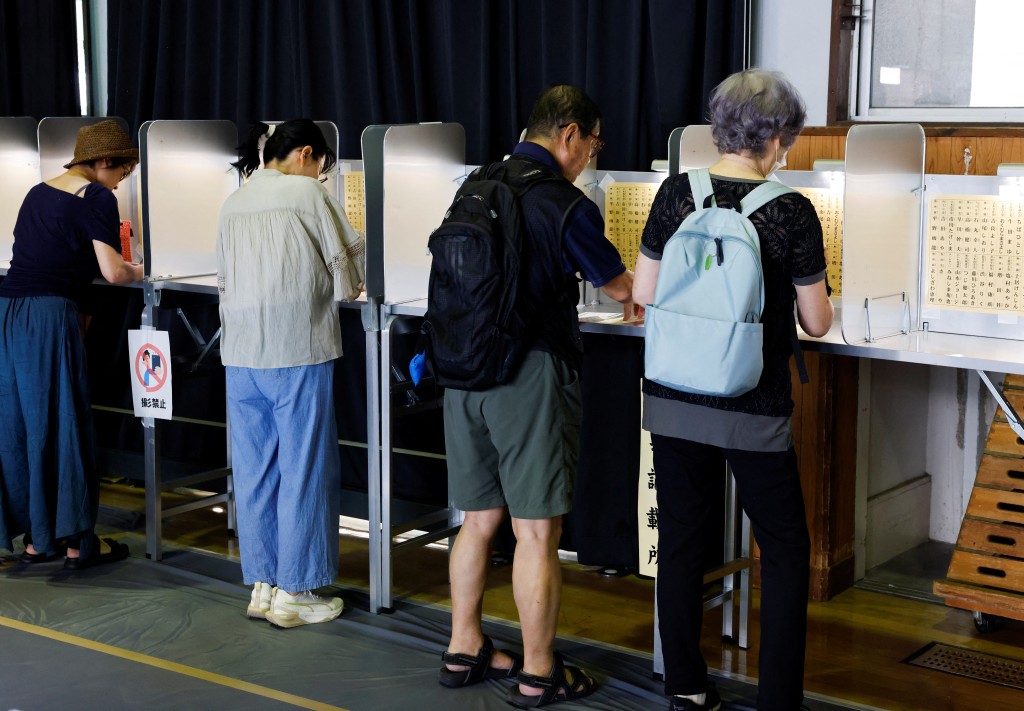 日本參議院選舉開始投票。 路透社