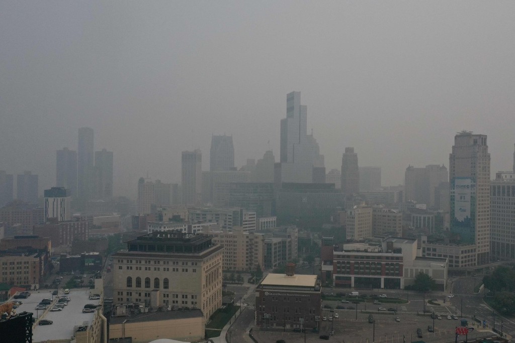 受到加拿大山火影響，美國底特律市污染指數達到600，超出「危險」等級1倍。法新社