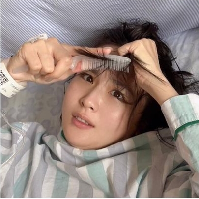 李蘊笑言頭油多到可以炸豬排。