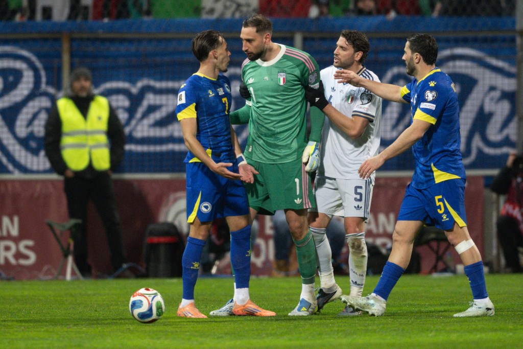 意大利政界反對，認為參賽不能依靠特權。法新社